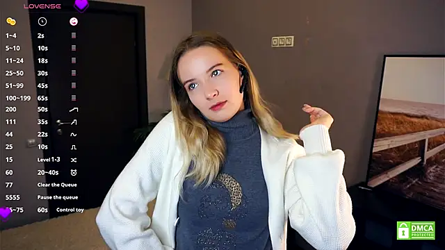 HongTomczak online show from October 5, 7:39 am