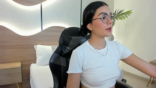 emily tolson online show from December 2, 7:09 pm