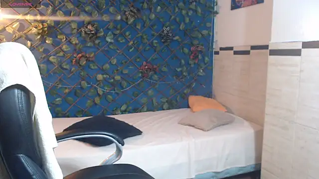 Snapshot of whitebull2606 chatting on September 16, 12:28 pm whitebull2606 online show from September 16, 12:28 pm