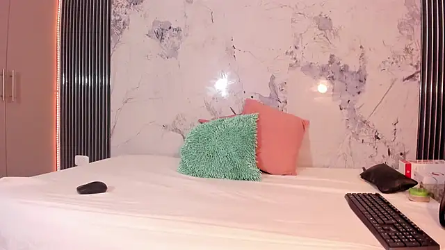 Snapshot of Mia_Duarte1 chatting on January 17, 7:28 pm Mia Duarte1 online show from January 17, 7:28 pm