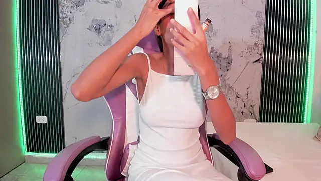 Snapshot of Mia_Duarte1 chatting on February 12, 7:31 pm Mia Duarte1 online show from February 12, 7:31 pm