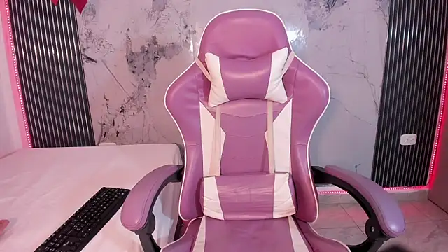 Snapshot of Mia_Duarte1 chatting on February 24, 8:18 pm Mia Duarte1 online show from February 24, 8:18 pm