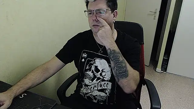 blueandwhite1 online show from December 3, 3:22 pm