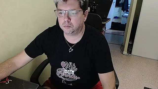 blueandwhite1 online show from December 19, 4:02 pm