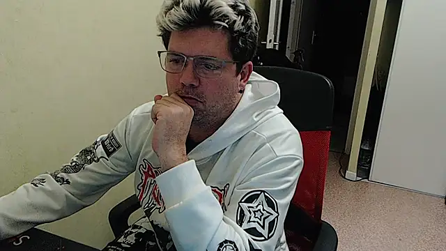 blueandwhite1 online show from January 3, 10:08 pm