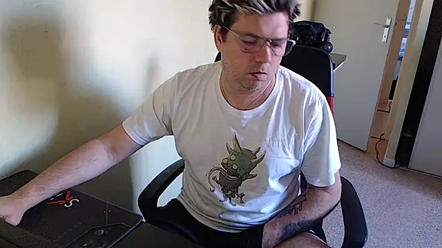 blueandwhite1 online show from January 15, 3:29 pm