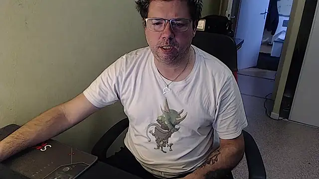 blueandwhite1 online show from January 18, 8:52 am