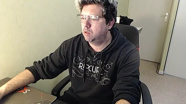 blueandwhite1 online show from January 26, 10:12 am