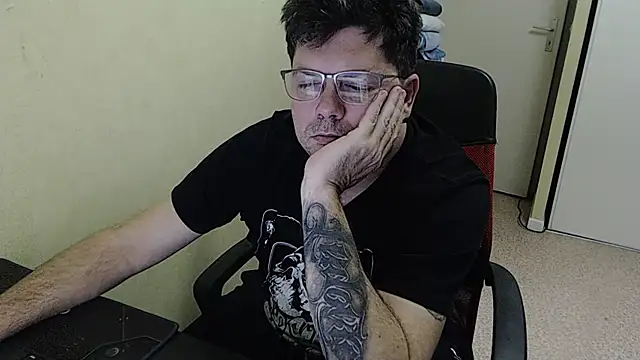 blueandwhite1 online show from February 4, 9:31 pm