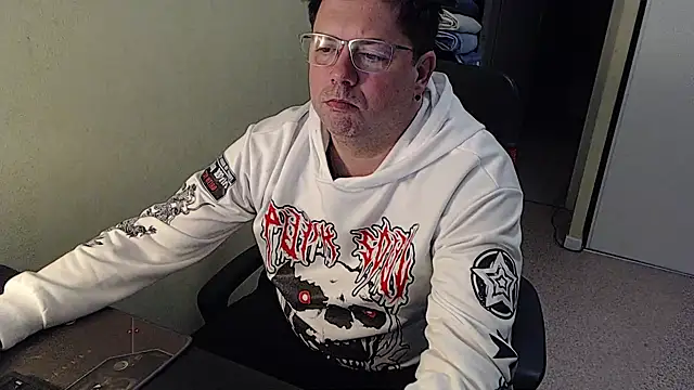 blueandwhite1 online show from February 8, 10:40 pm