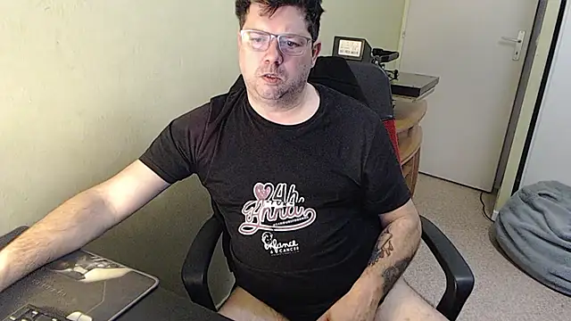 blueandwhite1 online show from February 12, 8:06 am