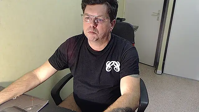 blueandwhite1 online show from December 4, 3:43 pm