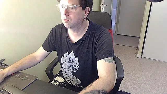 Snapshot of blueandwhite1 chatting on March 11, 7:47 am blueandwhite1 online show from March 11, 7:47 am