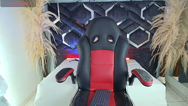 Zoe-Johnson  online show from November 6, 9:48 pm