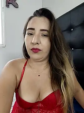 Snapshot of isabella_lovem chatting on February 2, 10:19 pm isabella lovem online show from February 2, 10:19 pm