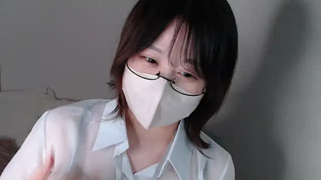 Snapshot of mi__san chatting on October 3, 11:18 am mi  san online show from October 3, 11:18 am