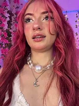 Snapshot of LucyGray chatting on April 8, 9:37 pm LucyGray online show from April 8, 9:37 pm