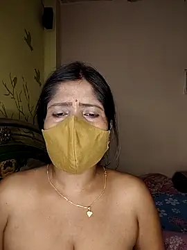 Love143A online show from April 15, 2:57 pm