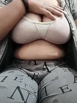 Snapshot of priya_hot_69 chatting on October 5, 9:18 am priya hot 69 online show from October 5, 9:18 am