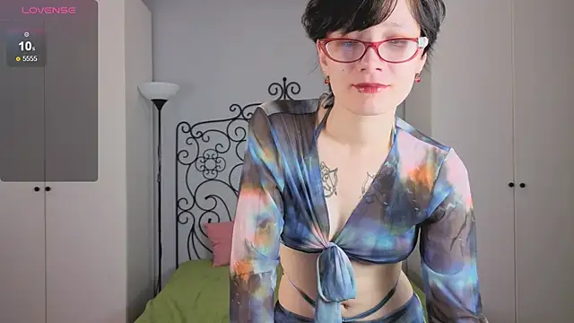 oliviafairy1 online show from September 12, 1:06 am