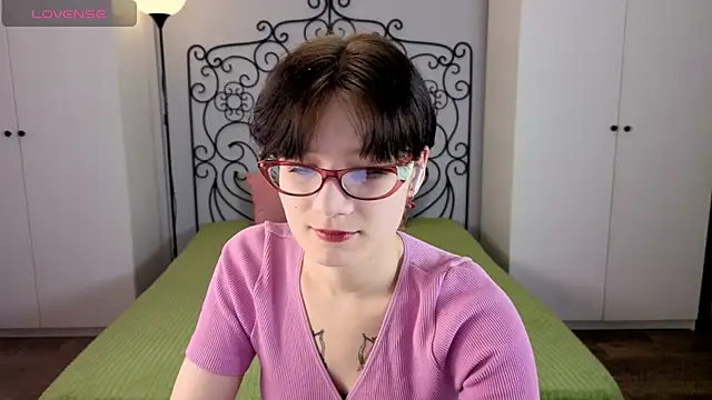 oliviafairy1 online show from September 30, 4:01 pm
