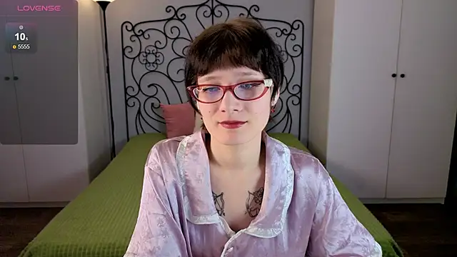 oliviafairy1 online show from October 18, 4:52 pm