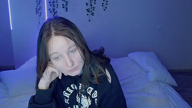 Snapshot of EmmaWise_221 chatting on September 13, 12:16 pm EmmaWise 221 online show from September 13, 12:16 pm