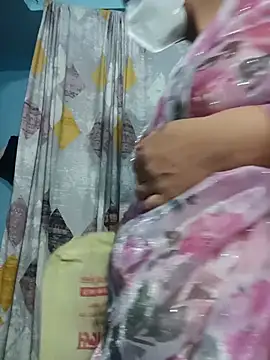 Snapshot of Mast-Haseena chatting on June 3, 11:43 pm Mast-Haseena online show from June 3, 11:43 pm