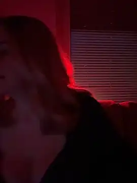 ItsLxsa online show from April 17, 7:17 pm