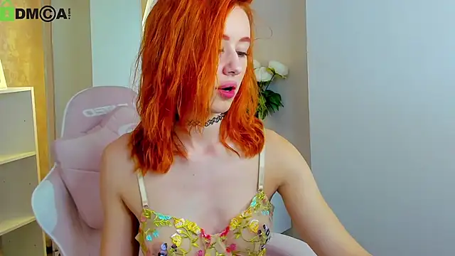 Lisafoxy  online show from September 12, 12:00 am