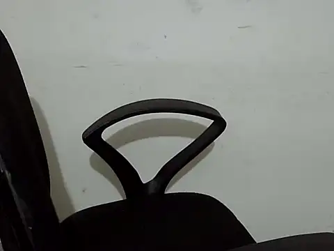 Snapshot of Mon-Luv chatting on February 20, 8:31 pm Mon-Luv online show from February 20, 8:31 pm