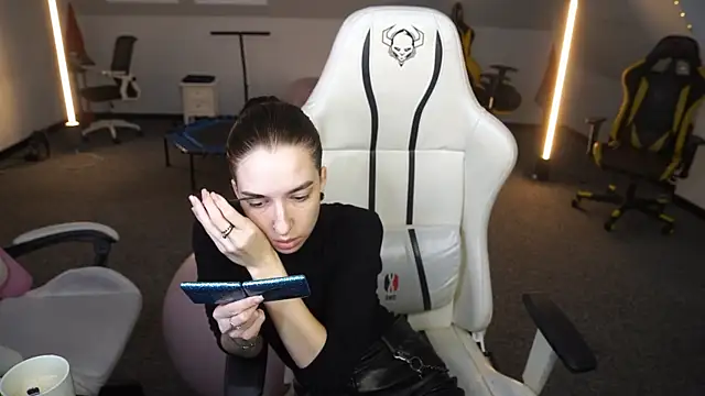 Snapshot of _Lili_054 chatting on October 9, 10:24 am  Lili 054 online show from October 9, 10:24 am