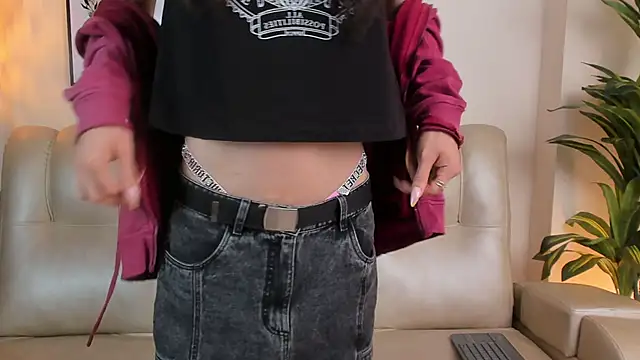 Violeta Foxz online show from September 17, 7:15 pm