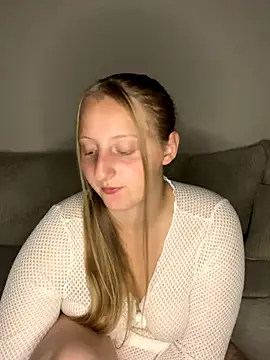 Snapshot of young_hailey chatting on September 19, 1:29 am young hailey online show from September 19, 1:29 am