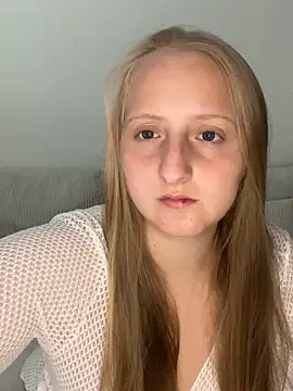 Snapshot of young_hailey chatting on September 24, 7:33 am young hailey online show from September 24, 7:33 am