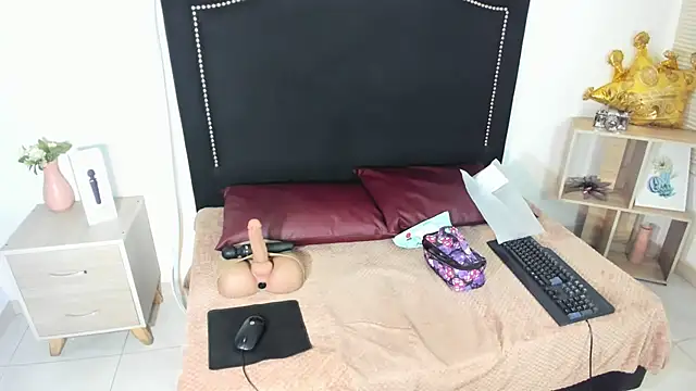 LucianaBlackwell online show from February 24, 1:53 pm