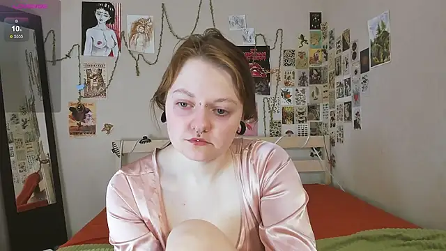 WonderConnie1 online show from May 13, 3:04 am