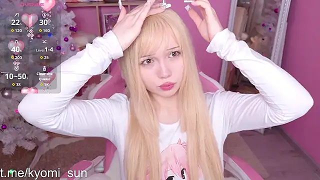 Kyomi Sun online show from December 15, 9:30 pm