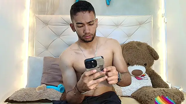 MaicolParker  online show from May 13, 1:52 pm