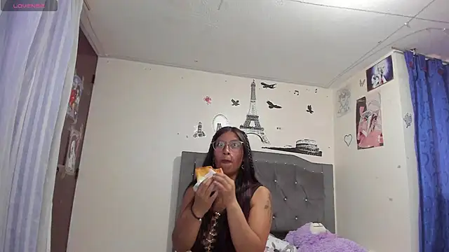 Snapshot of Megan_Darcy chatting on April 23, 7:05 pm Megan Darcy online show from April 23, 7:05 pm