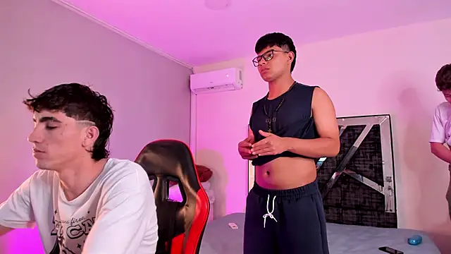 Handsomeboyss19 online show from February 21, 4:02 am