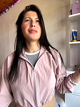 Mia salinass online show from November 8, 7:01 pm