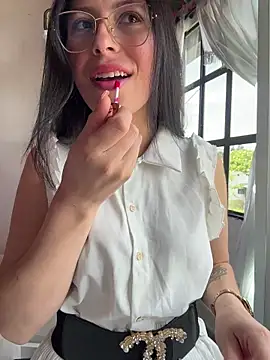 Mia salinass online show from February 4, 6:03 pm