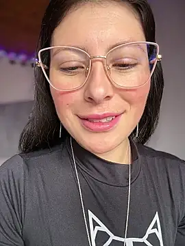 Mia salinass online show from March 31, 6:30 pm