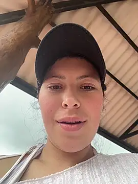 Mia salinass online show from July 5, 7:43 pm