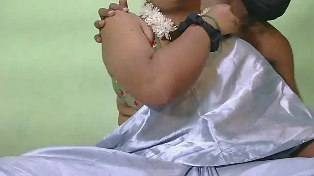 Shneeha le online show from November 21, 3:44 pm