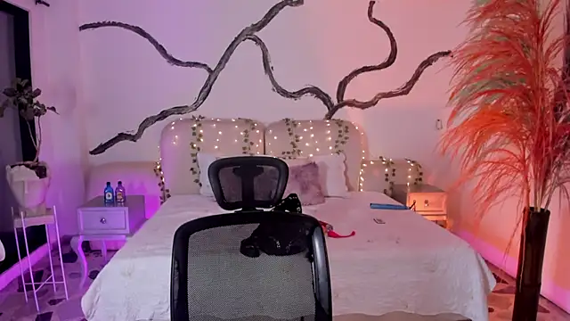 SarahCastro1  online show from September 29, 4:28 am