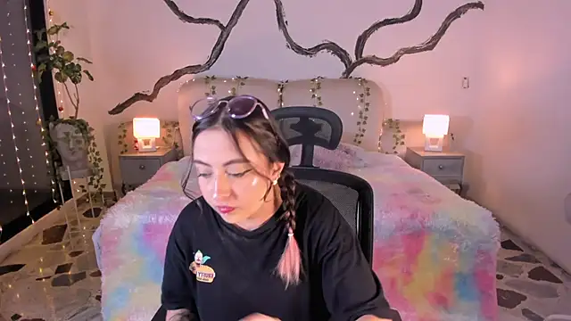 SarahCastro1  online show from November 25, 4:34 am