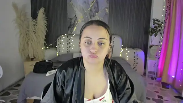 SarahCastro1  online show from April 4, 4:11 am