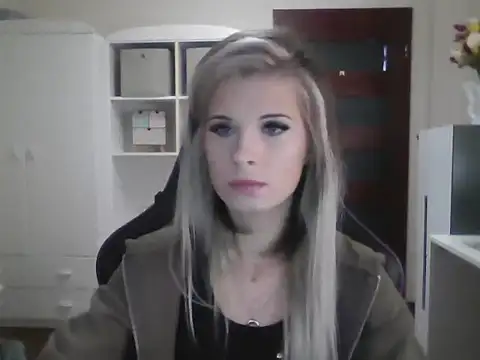 KristineGlow online show from October 3, 6:10 am